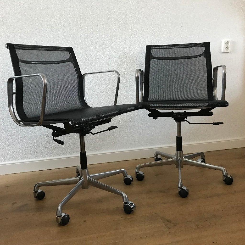 2 ICF Charles Ray Eames bureaustoel EA 117 netweave vintage, Gebruikt, Zwart, Ophalen of Verzenden, Nvt