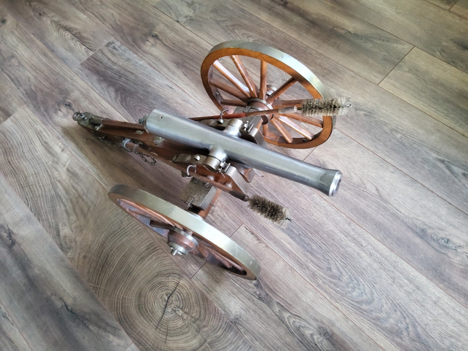 Decoratieve Kanon Miniatuur met Houten Onderstel, Antiek en Kunst, Ophalen