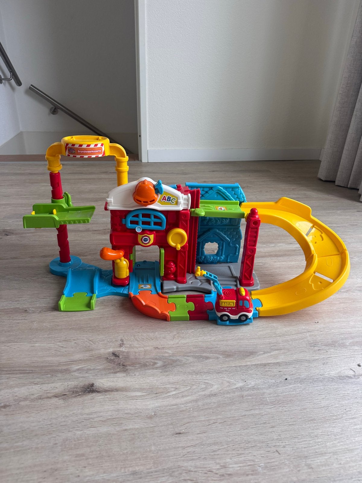 VTech Toet Toet Brandweerkazerne met Brandweerauto, Ophalen, Gebruikt, 6 maanden tot 2 jaar