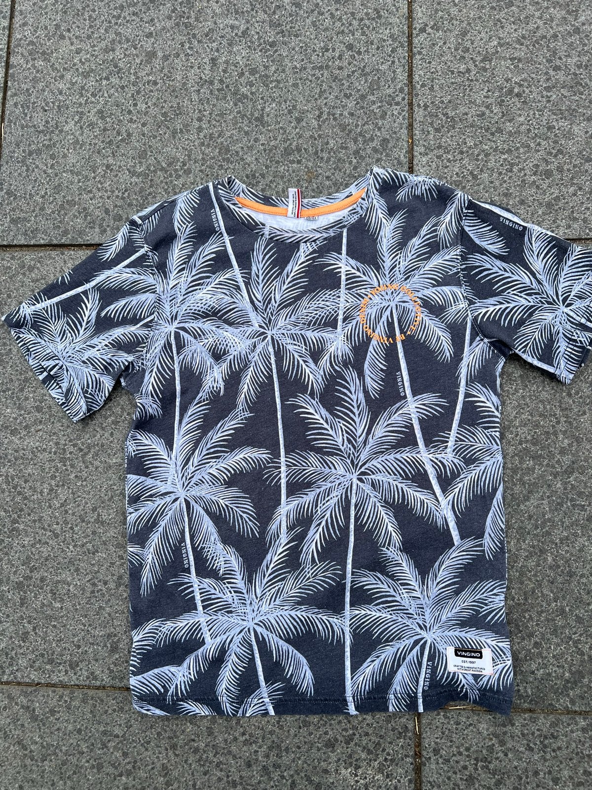 Vingino T-shirt met palmboomprint - Maat 158/164, Ophalen of Verzenden, Gebruikt, Jongen, Shirt of Longsleeve