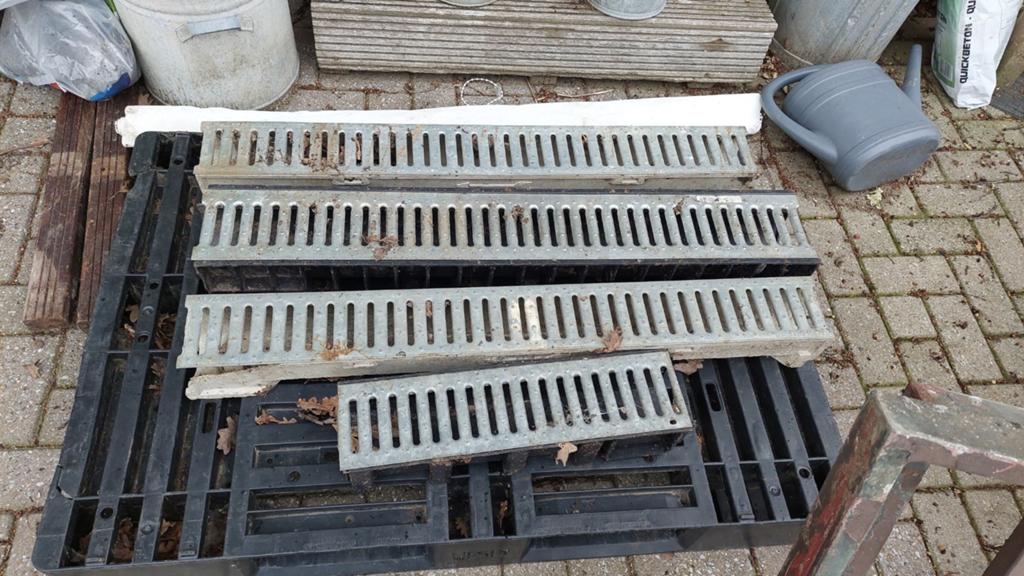 Drainage goot twee soorten, Ophalen, Pvc, Minder dan 2 meter, 80 mm of meer