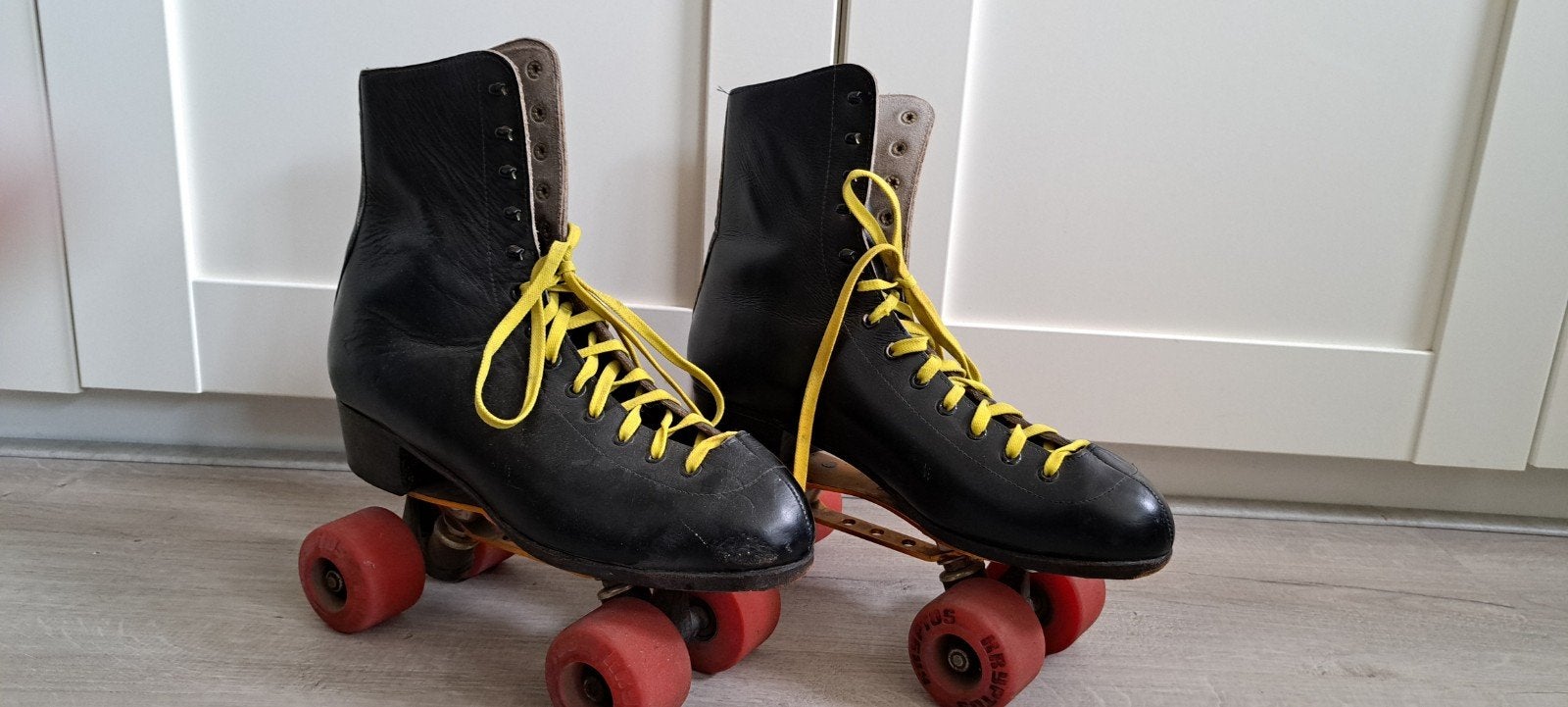 Vintage rolschaatsen/rollerskates. Maat 45. Zwart. Leer., Sport en Fitness, Ophalen of Verzenden, Zo goed als nieuw, Overige typen