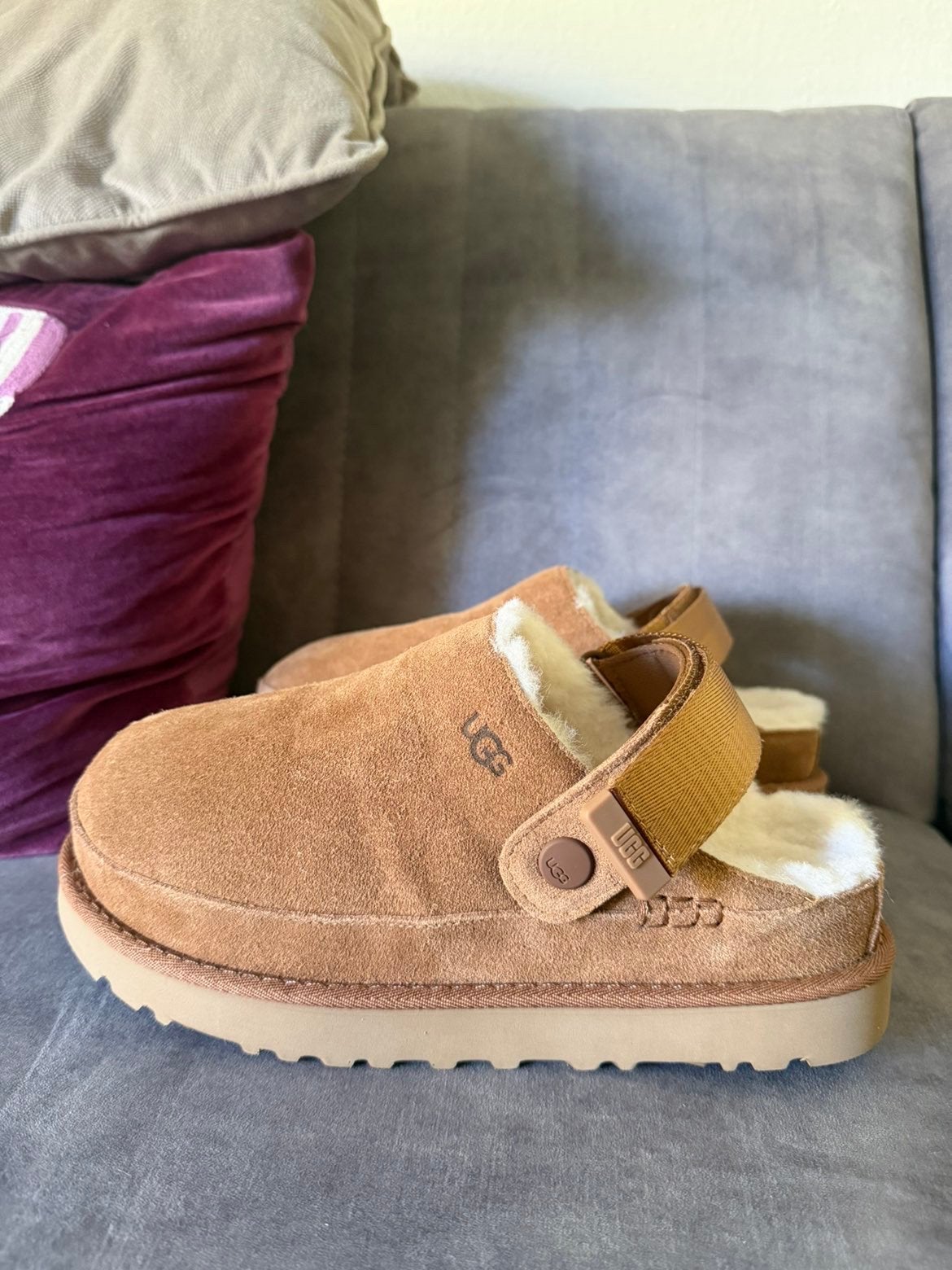 Ugg pantoffels sand goldenstar 38 nieuw chestnut, Overige kleuren, Nieuw, Ophalen of Verzenden, Pantoffels of Sloffen