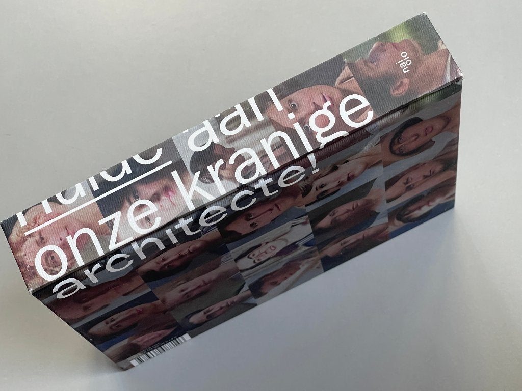 architectuur / 'Hulde aan onze kranige architecte!'  2023, Ophalen of Verzenden, Zo goed als nieuw, Architecten