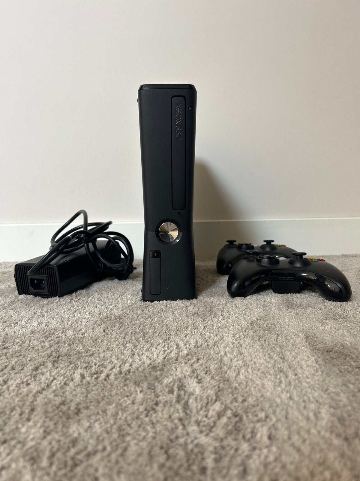 Xbox 360 met 2 controllers zwart, Met 2 controllers, Ophalen of Verzenden, 250 GB, Gebruikt