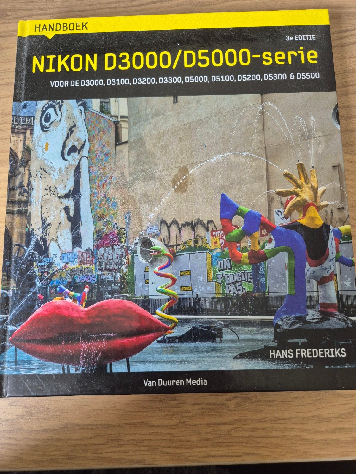 Handboek Nikon D3000/D5000-serie - 3e editie, Ophalen of Verzenden, Zo goed als nieuw, Fotografie algemeen, Hans Frederiks