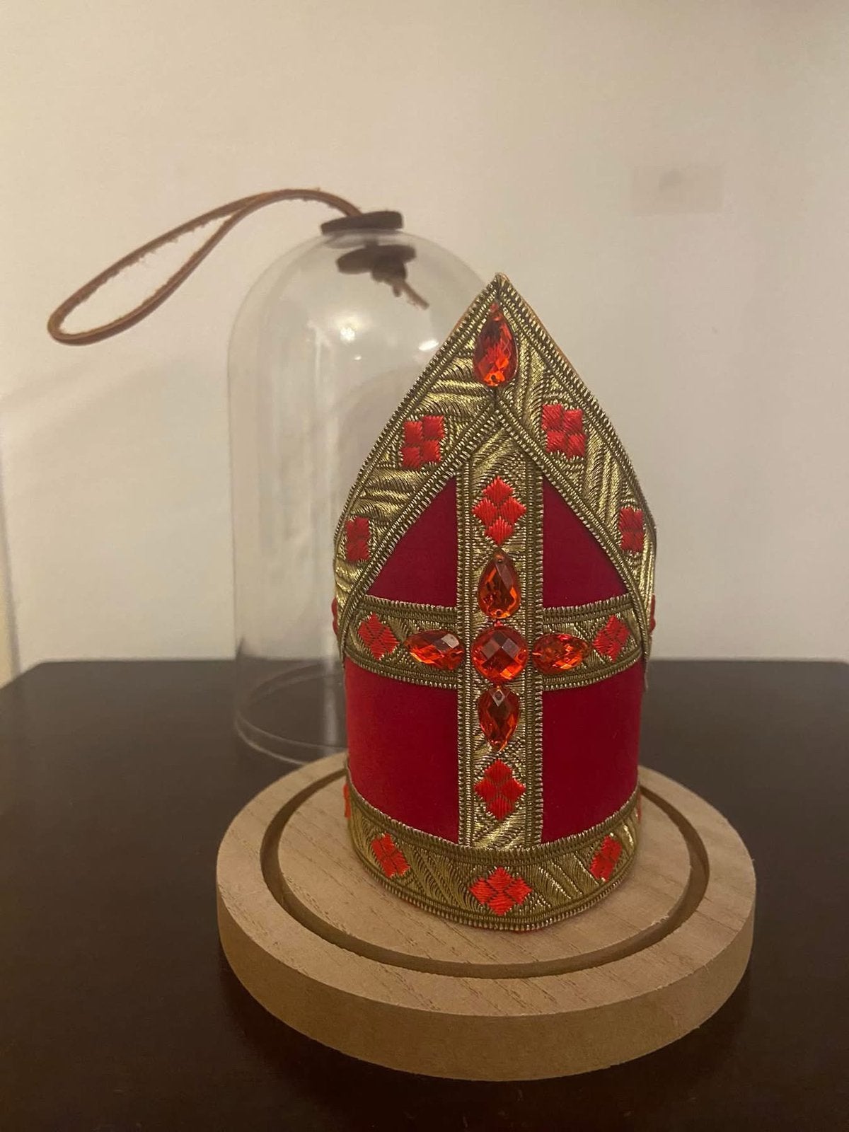 Luxe Sinterklaas Mijter onder Stolp – Handgemaakt, Diversen, Sinterklaas, Ophalen of Verzenden, Nieuw