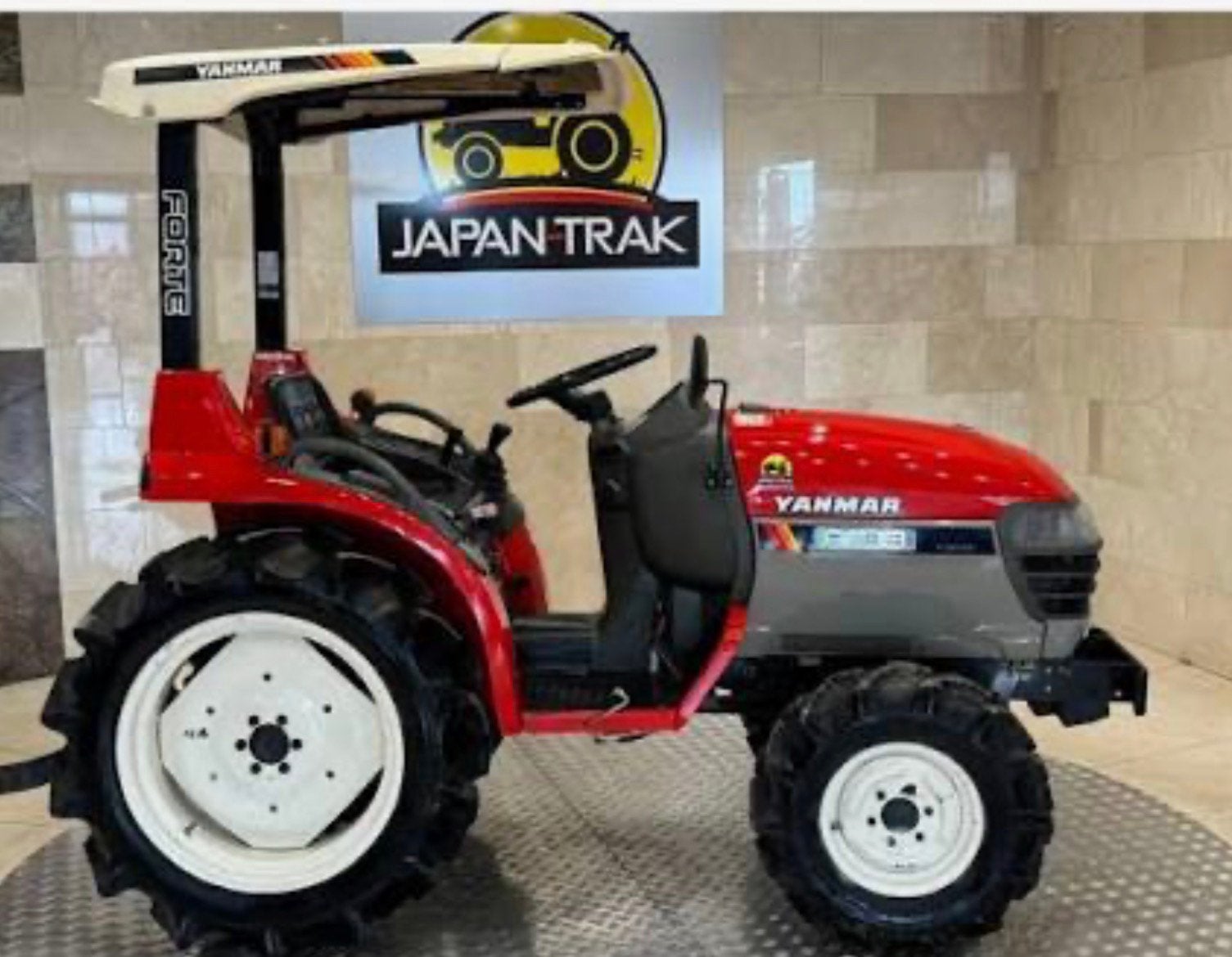 Plaatwerk / onderdelen yanmar af18 /af17 minitractor, Ophalen, Zo goed als nieuw
