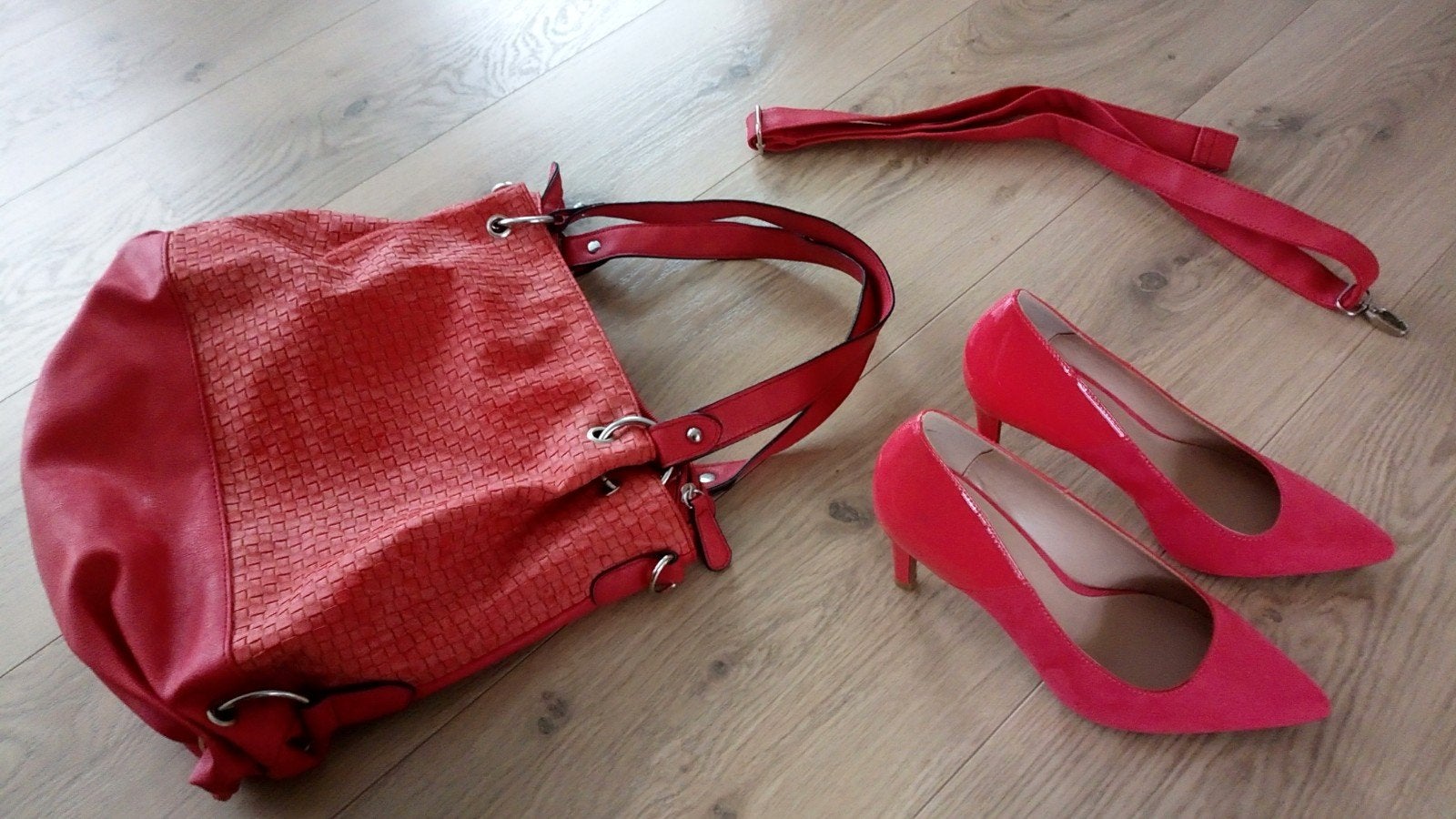 Mooie tas met bijpassende pumps koraalrood, Ophalen of Verzenden, Zo goed als nieuw