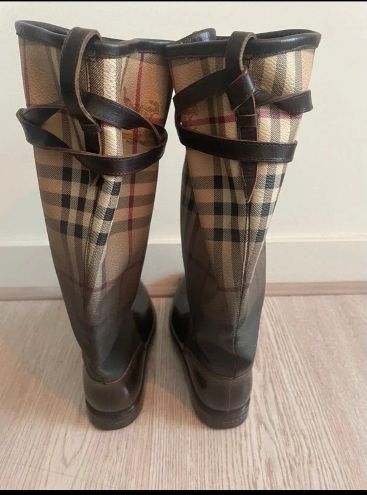 Burberry regenlaarzen met Nova Check patroon orgineel !, Ophalen of Verzenden, Zo goed als nieuw, Bruin, Regenlaarzen