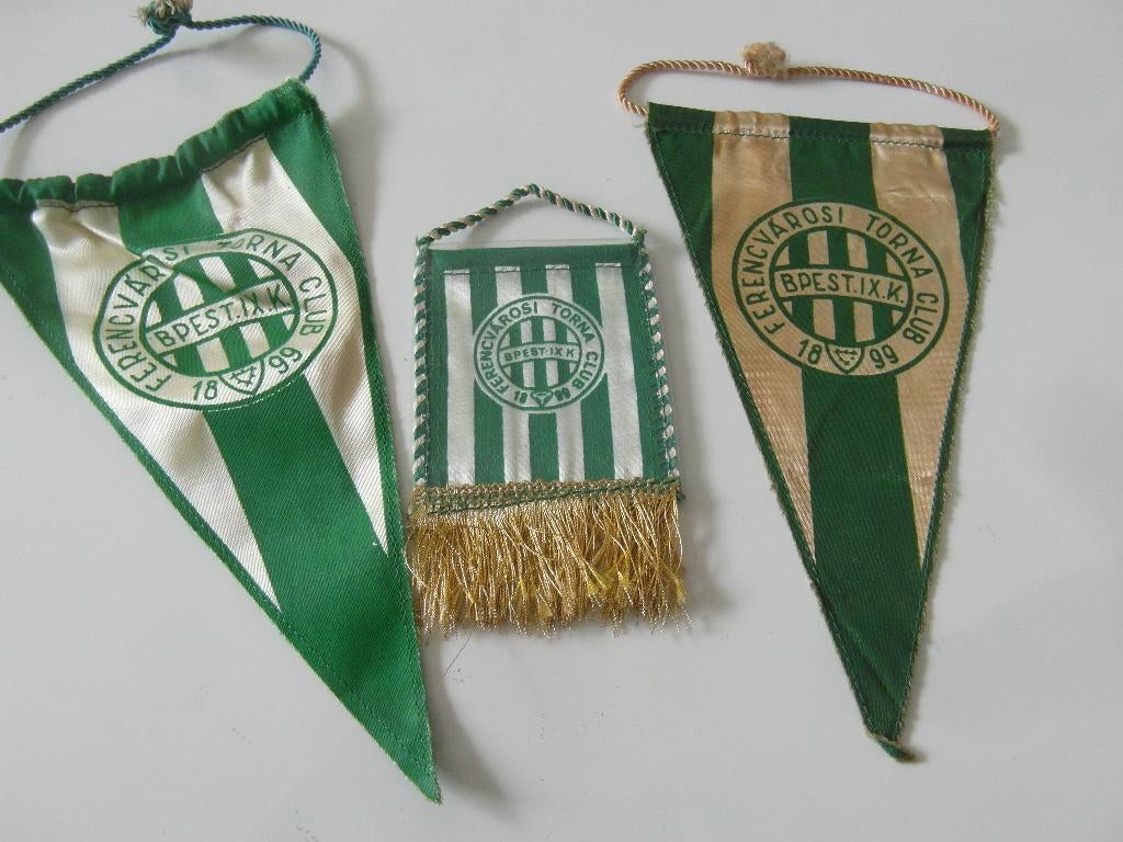 voetbal 3 oude mini vaantjes ferencvaros hongarije, Ophalen of Verzenden, Zo goed als nieuw, Buitenlandse clubs, Vaantje of Sjaal