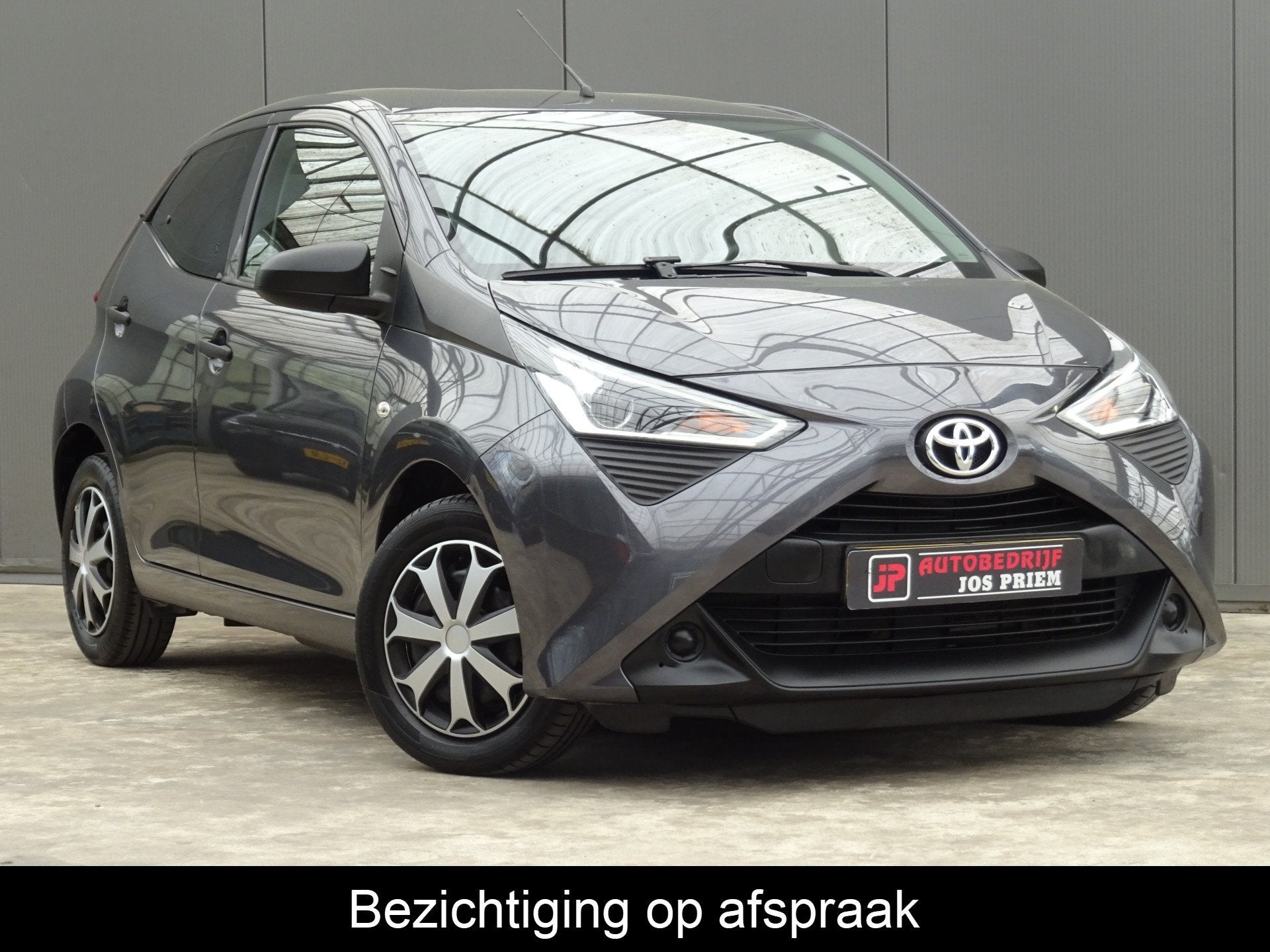Toyota Aygo 1.0 VVT-i x-fun * EXTRA GETINT GLAS * VOLLE TANK, Voorwielaandrijving, Stof, Gebruikt, Euro 6