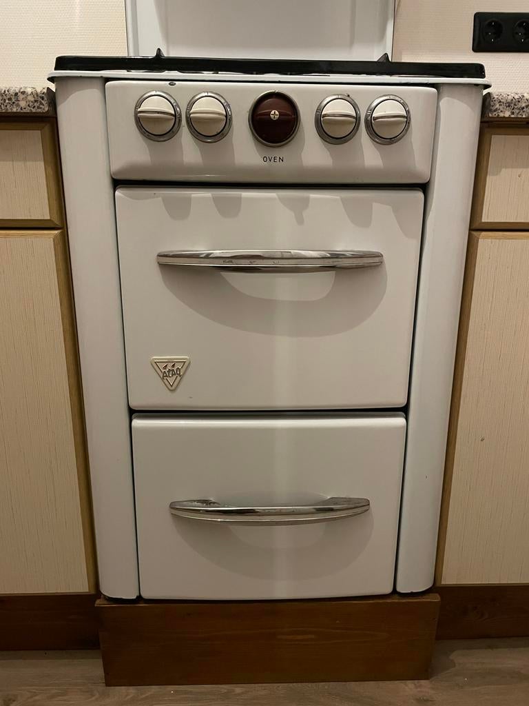 Atag Retro Gasfornuis met oven en Siemens Afzuigkap, Witgoed en Apparatuur, Fornuizen, Gebruikt, Vrijstaand, Gas, 4 kookzones