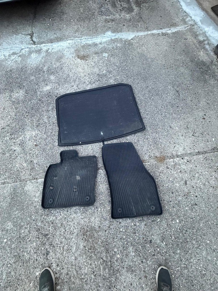 skoda karoq rubber automatten set, Ophalen, Zo goed als nieuw