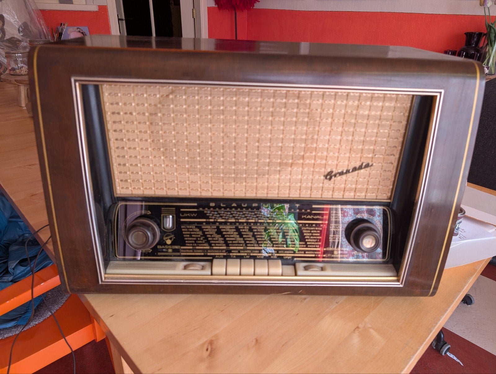 Vintage Blaupunkt Granada radio, Ophalen