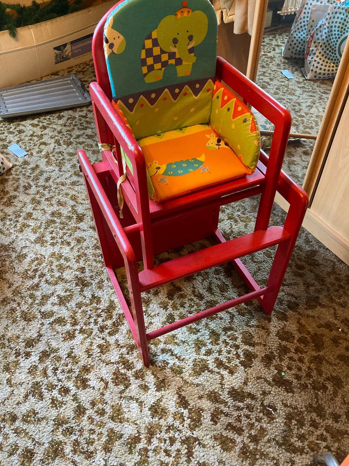 Rode kinderstoel / meegroeistoel met kussens, Kinderen en Baby's, Kinderstoelen, Ophalen, Gebruikt, Meegroeistoel