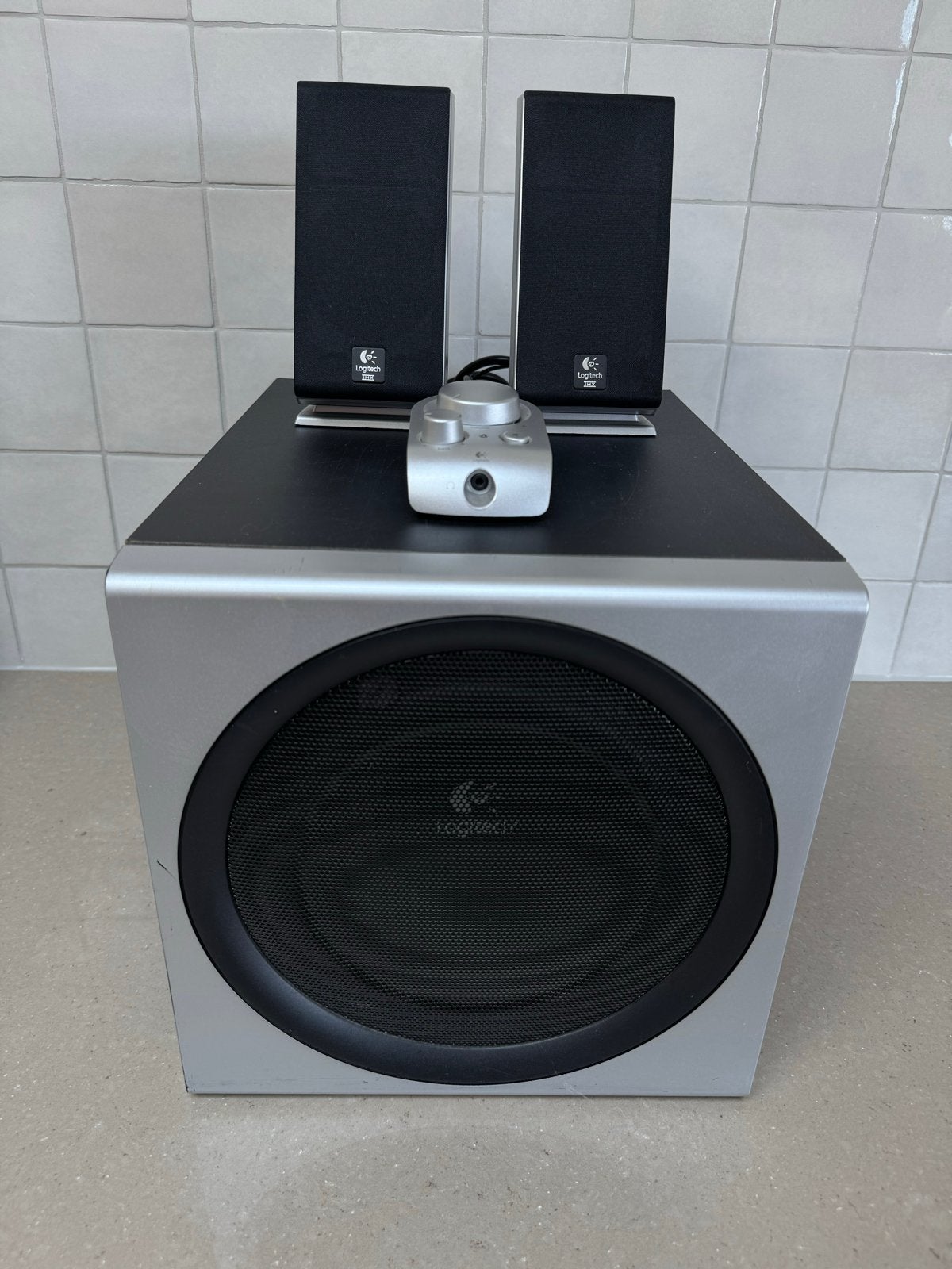 Logitech Z-2300 2.1 Speakerset met Subwoofer THX certified, Gebruikt, Logitech, Speakerset, Afstandsbediening