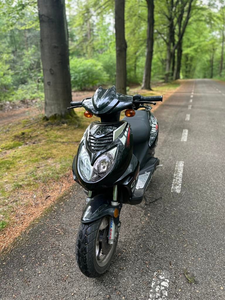 BTC Scooter 50cc - Goed onderhouden, start altijd, 80km/u, Fietsen en Brommers, Scooters | Overige merken, Ophalen, Gebruikt, Maximaal 45 km/u