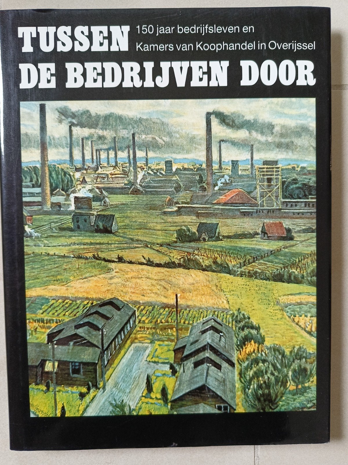 J. Mooij - Tussen de bedrijven door, Boeken, Ophalen of Verzenden, Zo goed als nieuw, J. Mooij