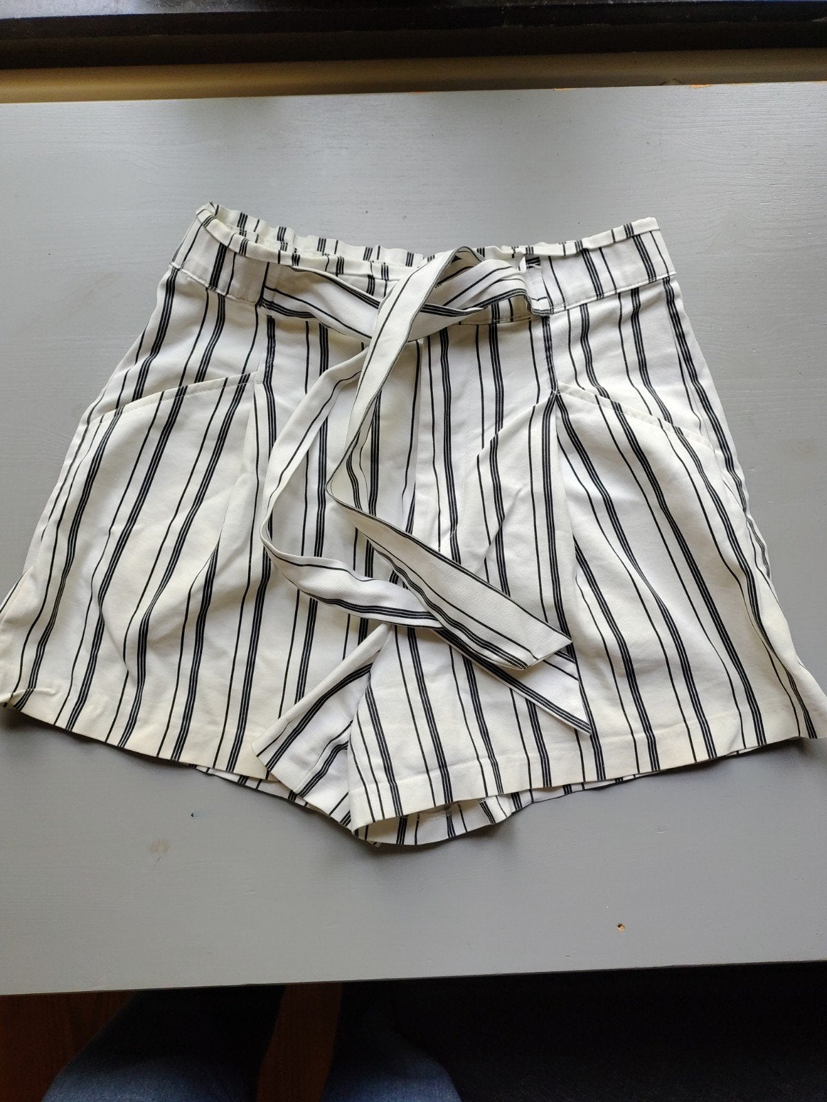 Zara gestreepte korte broek - blauw/wit - maat S, Kleding | Dames, Kort, Blauw, Zara, Ophalen of Verzenden
