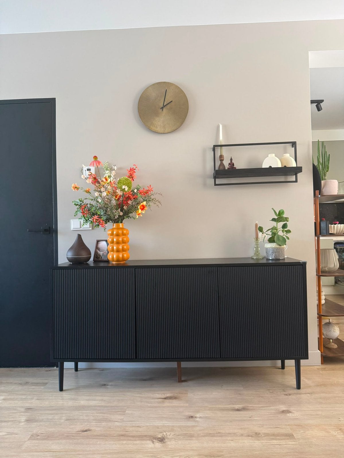 Dressoir zwart met ribbelfronten, Huis en Inrichting, Kasten | Dressoirs, Ophalen, 150 tot 200 cm, 25 tot 50 cm, Gebruikt