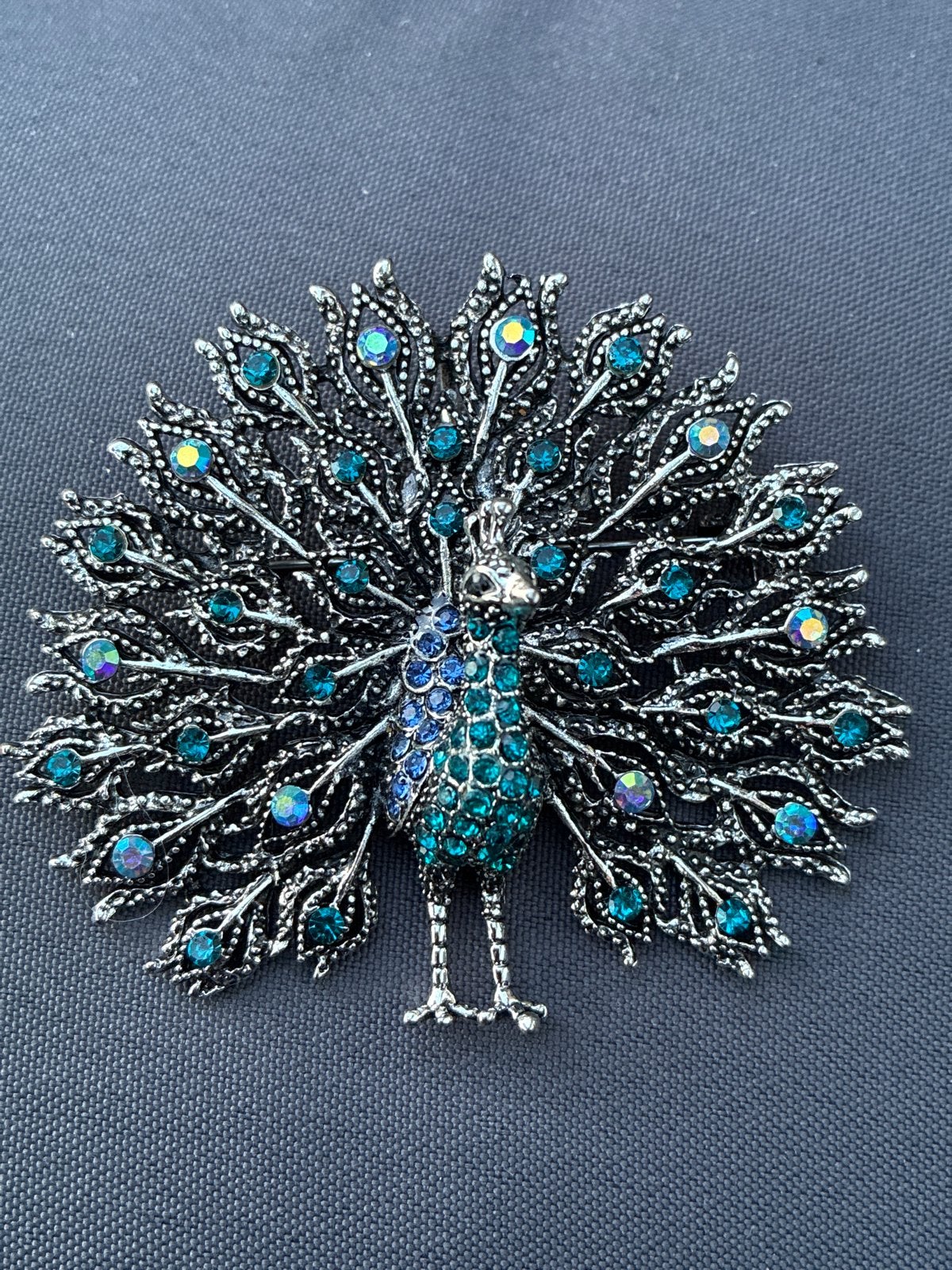 Prachtige Pauw Broche met Glanzende Kristallen, Sieraden, Tassen en Uiterlijk, Broches, Met kristal, Overige materialen, 4 tot 7 cm