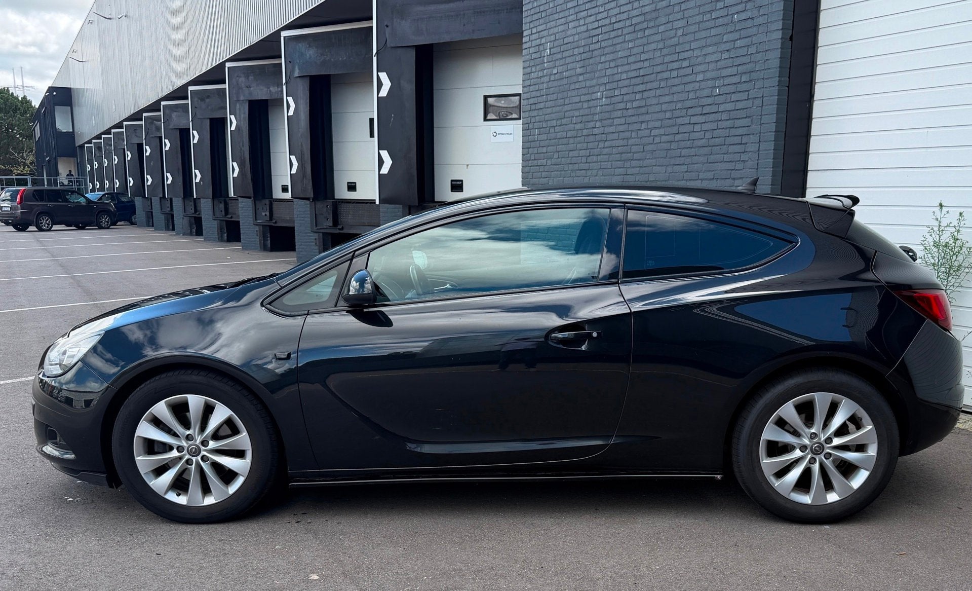 Opel Astra GTC 1.4 Turbo Sport LEDER/STOELVERWARMING/CRUISE/, Voorwielaandrijving, Gebruikt, Zwart, 4 cilinders