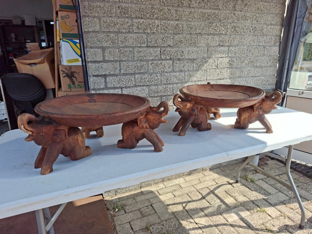 2 zeer grote teakhouten schalen met als voet olifanten beeld, Ophalen of Verzenden, Handgemaakt, Houtsnijwerk