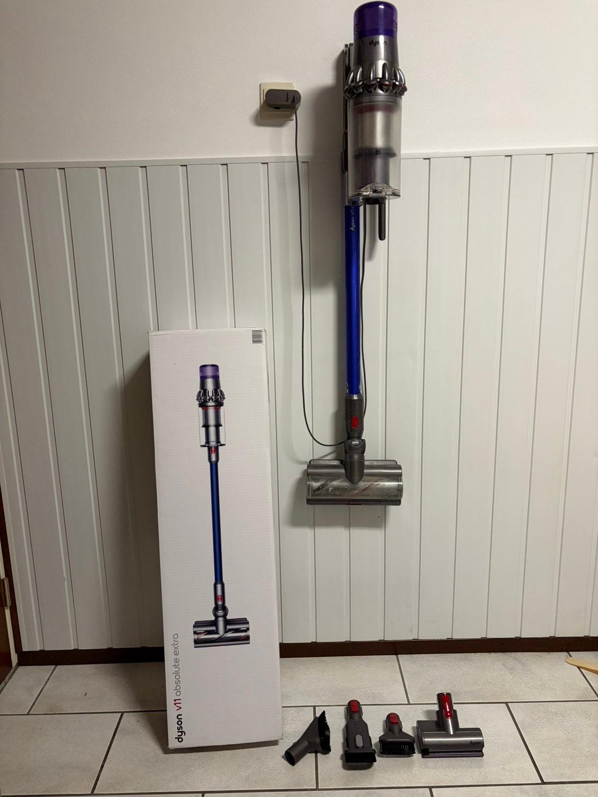 Dyson steelstofzuiger V11 absolute extra incl extra’s, Witgoed en Apparatuur, Stofzuigers, Ophalen, Zo goed als nieuw
