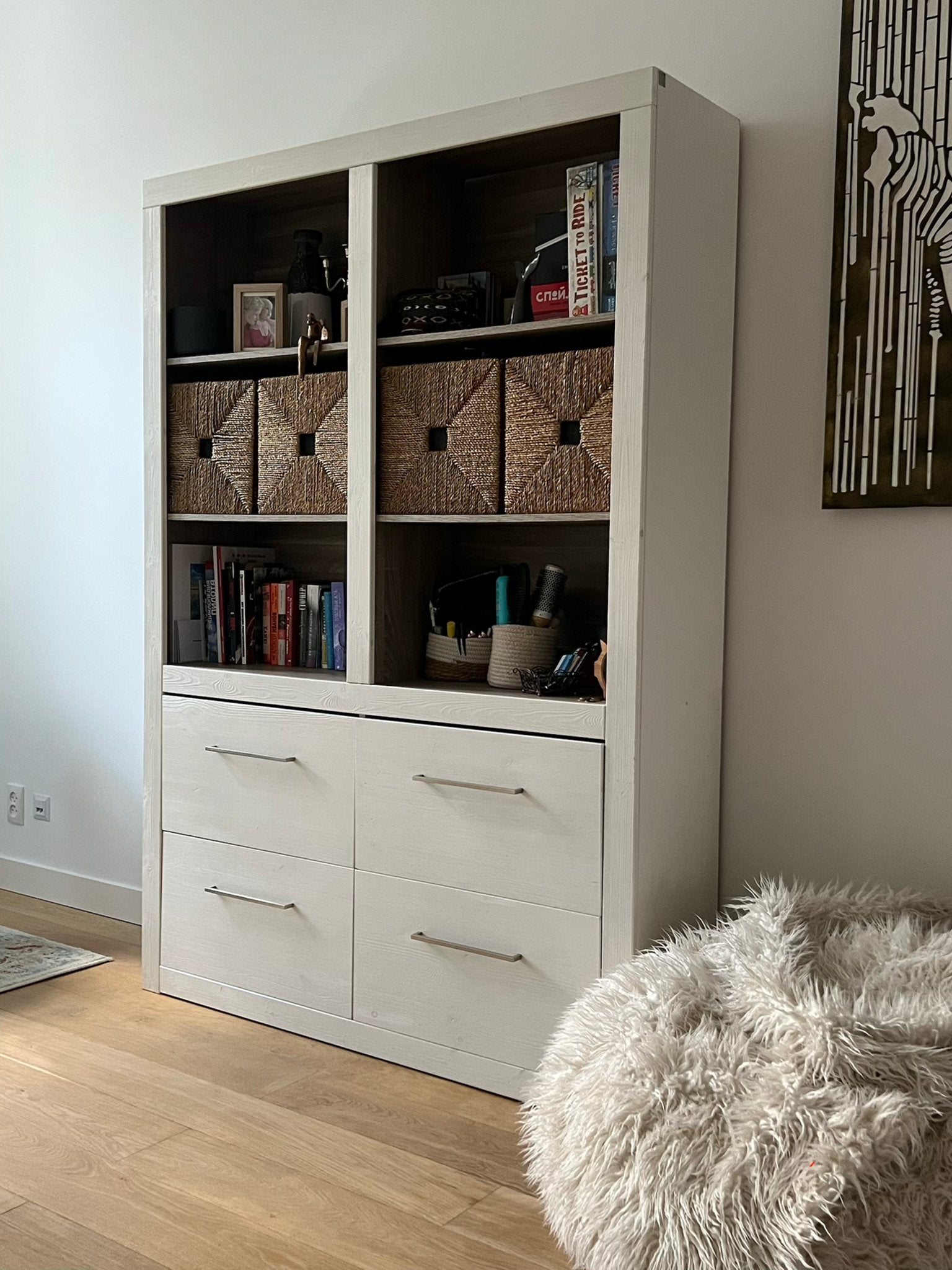 Beautiful and Spacious Storage Cabinet, Gebruikt, 100 tot 150 cm, Ophalen of Verzenden, Met lade(s)