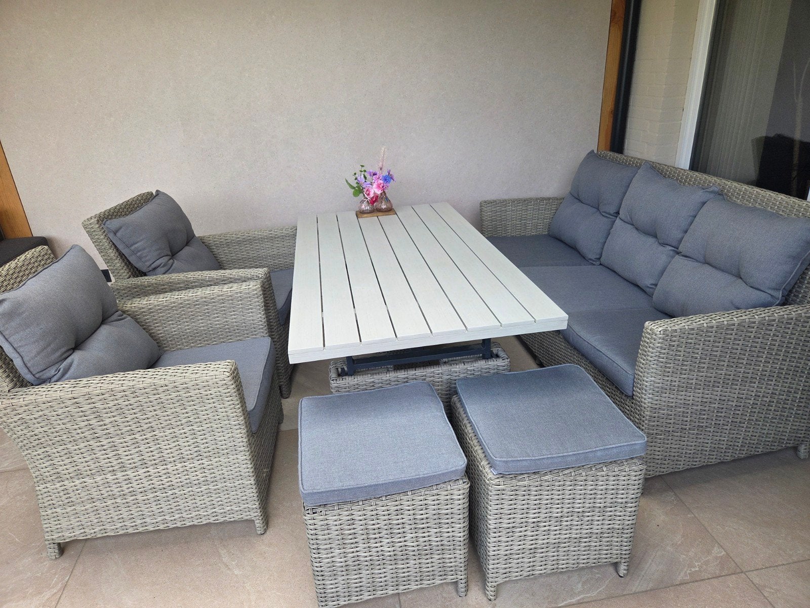 Complete Wicker Loungeset met Verstelbare Tafel en Kussens, Tuin en Terras, Tuinsets en Loungesets, Ophalen, Zo goed als nieuw