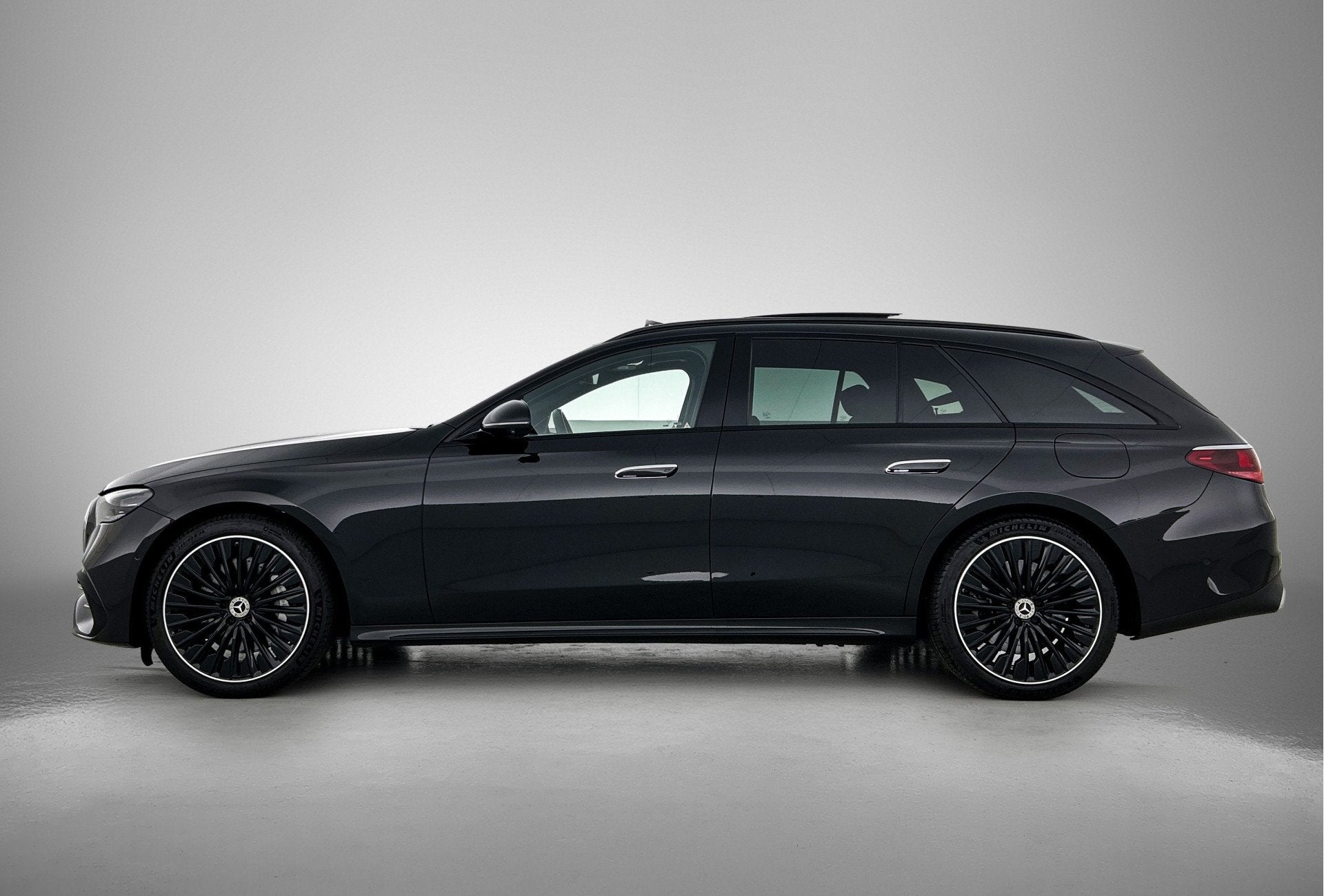Mercedes-Benz E-Klasse Estate 300 e AMG-line Premium Plus |, Automaat, 12 maanden, 4 cilinders, Zwart