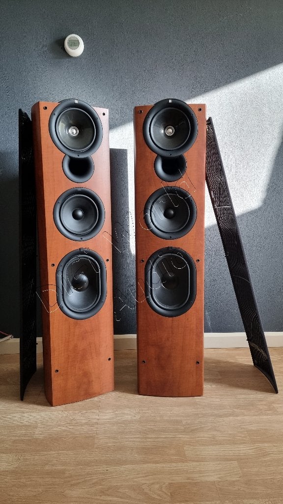 KEF Q11 in de unieke kleur Kersen hout (nieuw staat)