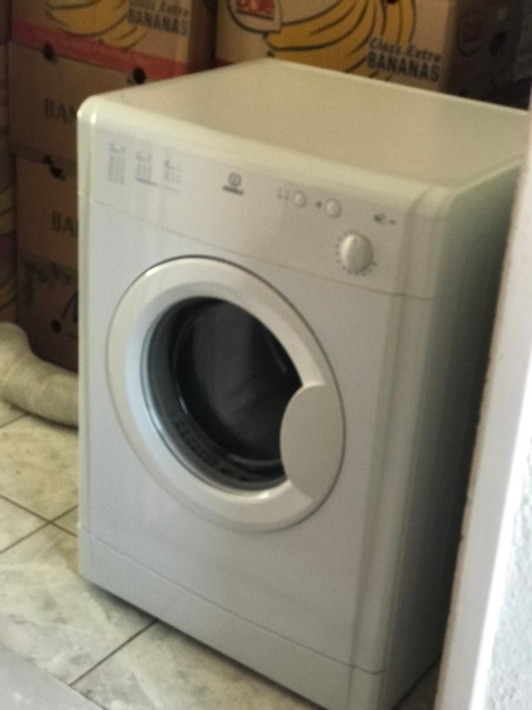 Wasdroger Indesit 6kg met slang, Gebruikt, Luchtafvoer, 4 tot 6 kg, Ophalen of Verzenden