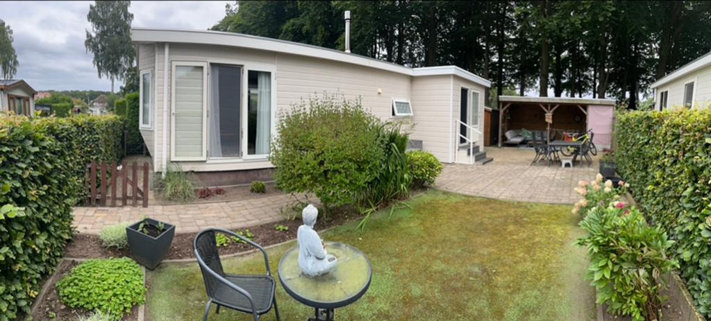 Ruime stacaravan 11x4 .2 slaapkamers ruim kavel, Caravans en Kamperen