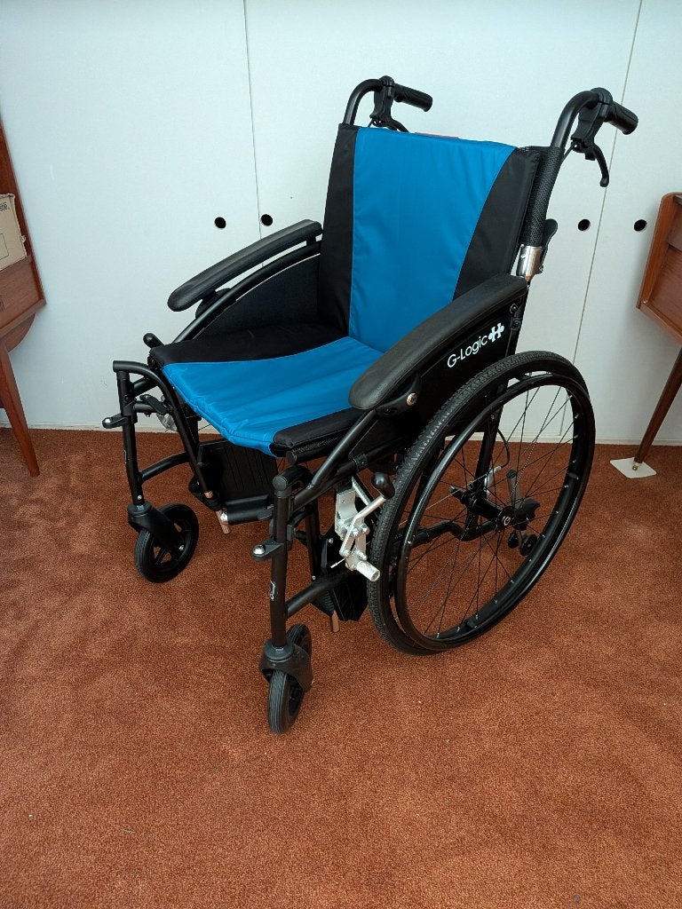 Lichtgewicht Rolstoel Excel G-Logic (Blauw/Zwart) Opvouwbaar, Diversen, Rolstoelen, Ophalen, Inklapbaar, Zo goed als nieuw, Duwrolstoel