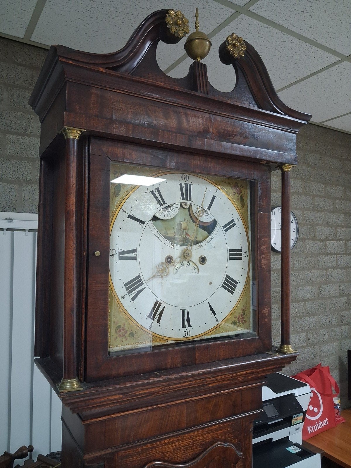 Engelse staande klok, Ophalen