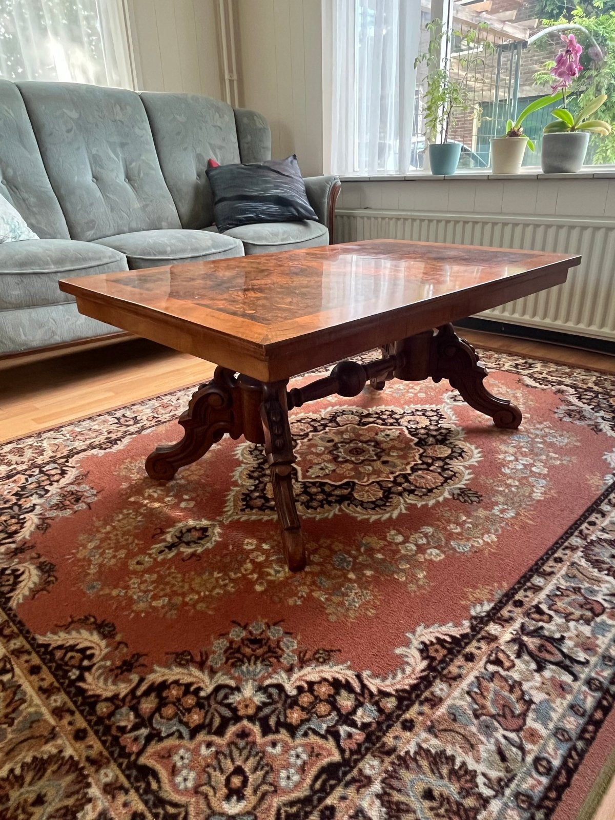 Klassieke eiken salontafel met prachtig houtsnijwerk, Ophalen, 50 – 75, Gebruikt, 100 tot 150 cm