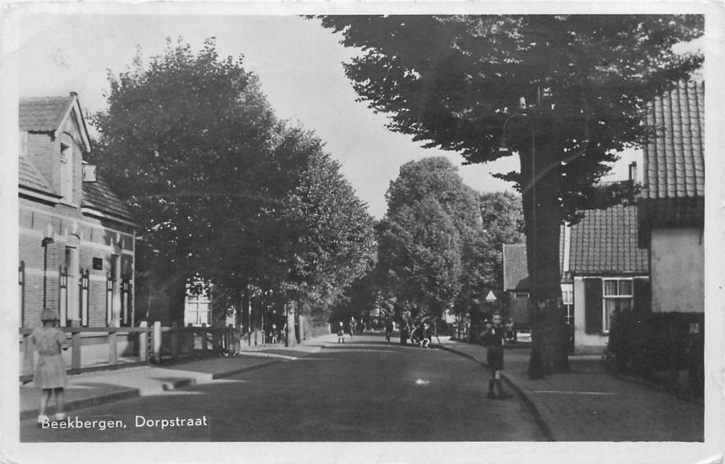 379-202-003 Beekbergen Dorpstraat, Verzenden, Voor 1920, Gelderland
