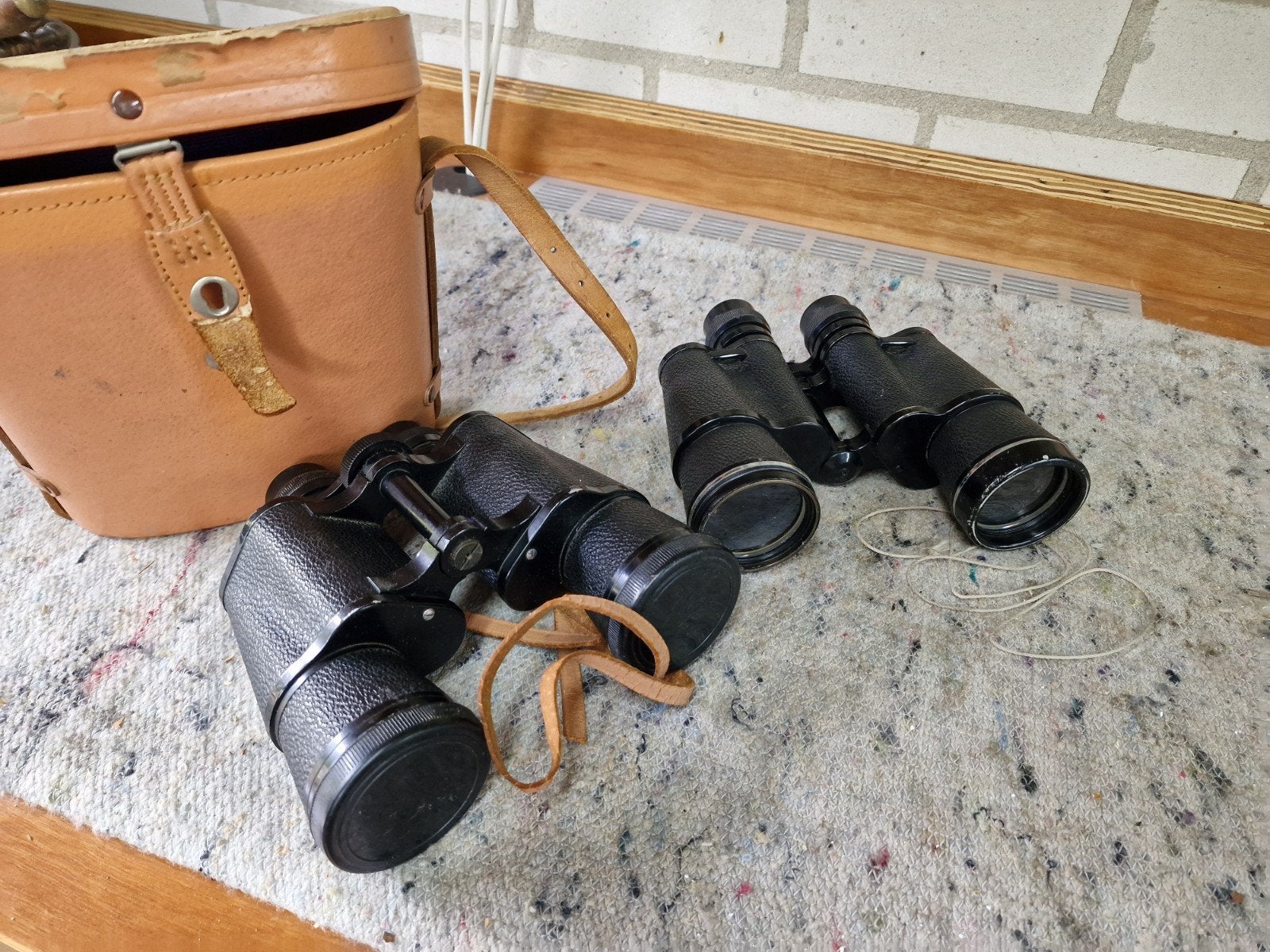 Twee Vintage Verrekijkers met Leren Tas - Zenith 7x50, Gebruikt, Minder dan 8x, Met hoes of tas, Porro (met knik)