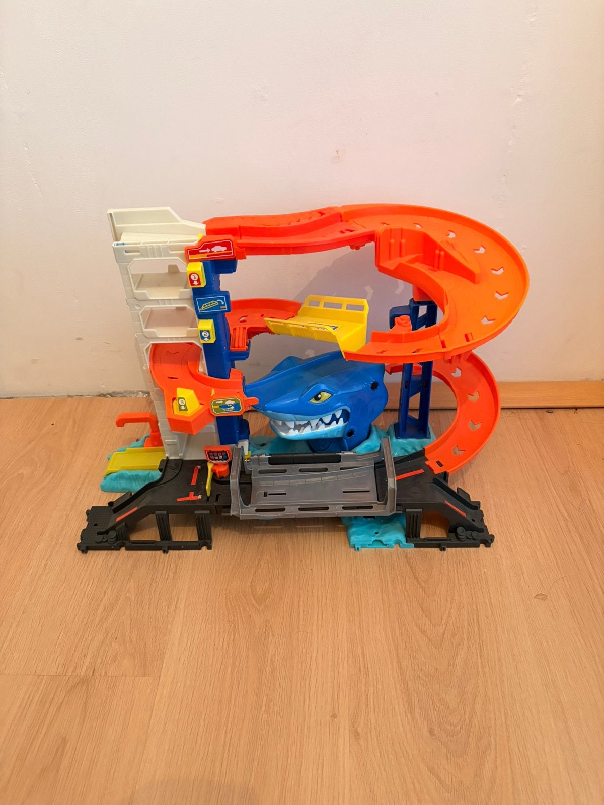 Hot wheels ontsnap aan de haai speelset, Kinderen en Baby's, Speelgoed | Racebanen, Ophalen of Verzenden, Gebruikt, Handmatig