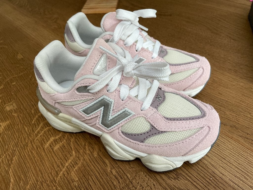New balance 9060 maat 32, Kinderen en Baby's, Kinderkleding | Schoenen en Sokken, Meisje, Schoenen, Nieuw, Ophalen of Verzenden