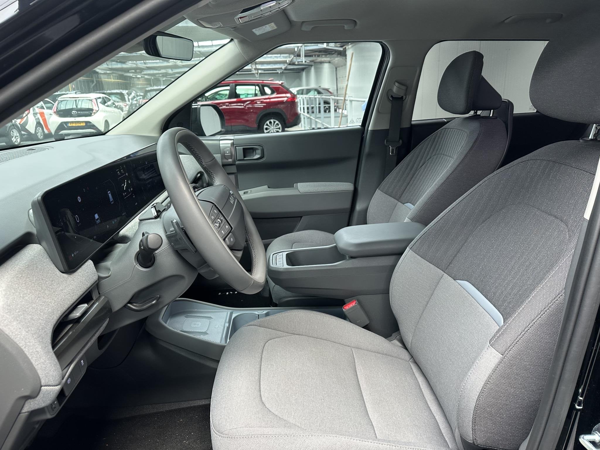 Kia EV3 Plus 81.4 kWh, Auto's, Stof, Zwart, Origineel Nederlands, 204 pk