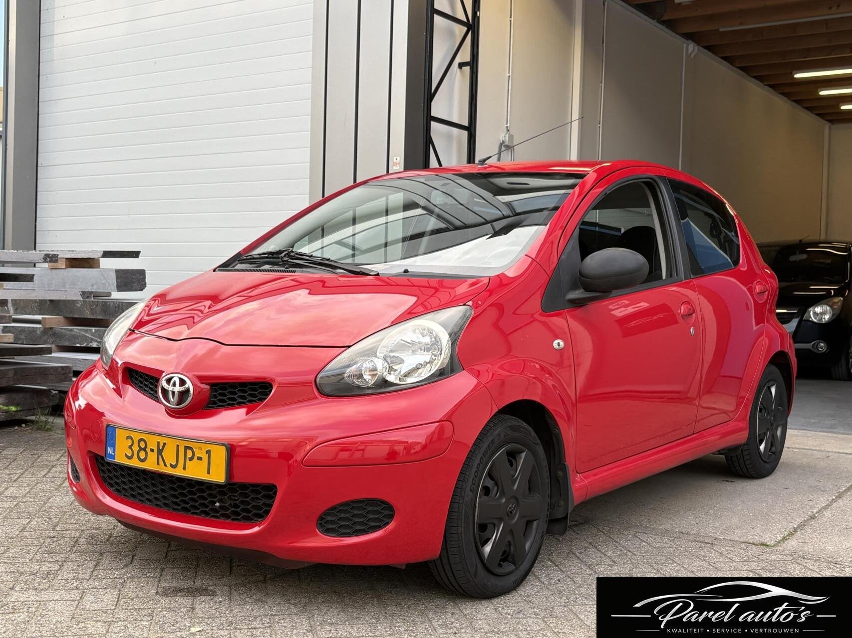 Toyota Aygo 1.0-12V Comfort|APK|NAP|Airco|5 Deuren|Lage KM, Voorwielaandrijving, Stof, Gebruikt, Zwart