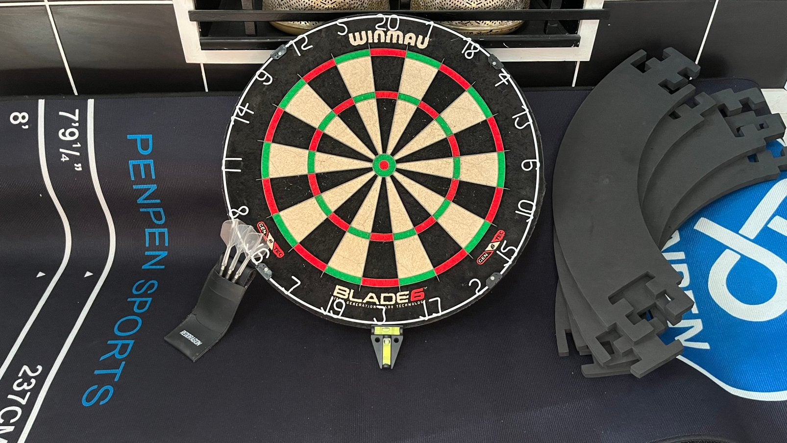 Winmau Dart set, Ophalen of Verzenden, Zo goed als nieuw, Dartbord
