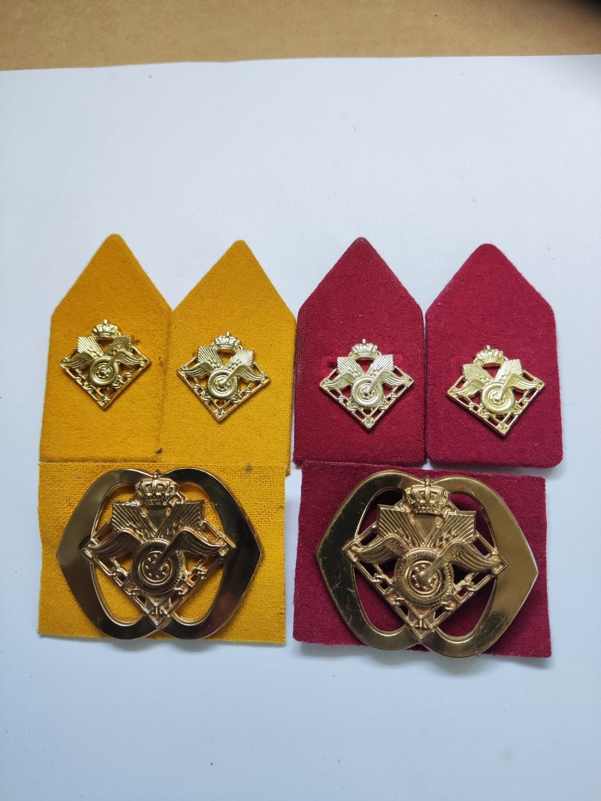 Twee setjes Bevo en Transport, Ophalen of Verzenden, Landmacht, Nederland, Embleem of Badge
