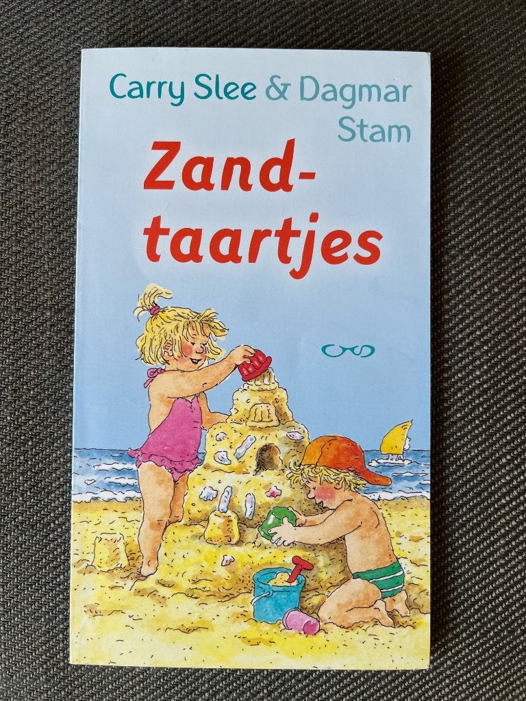 Carry Slee - Zandtaartjes. Boekje over de zomer., Carry Slee & Dagmar Stam, Fictie algemeen, Ophalen of Verzenden, Zo goed als nieuw