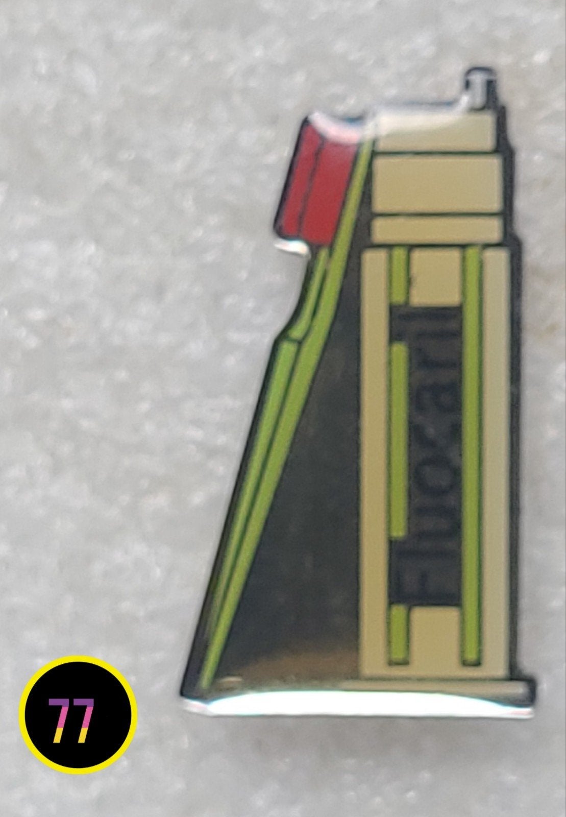 Vintage Fluocaril tandenborstel en tandpasta pin, Verzenden