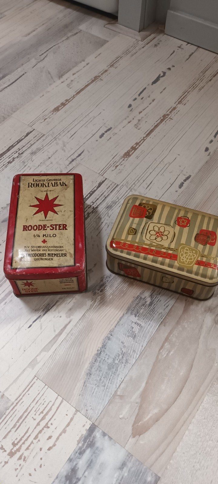 Vintage blikken: Rode Ster tabak en retro design, Verzamelen, Ophalen of Verzenden