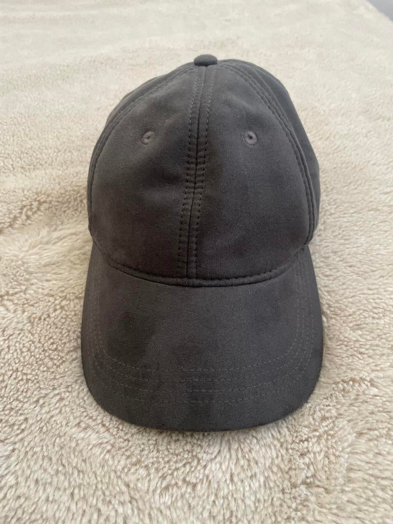 Suede petje van Zara, maat M - Zo goed als nieuw, Ophalen of Verzenden, Zo goed als nieuw, Pet